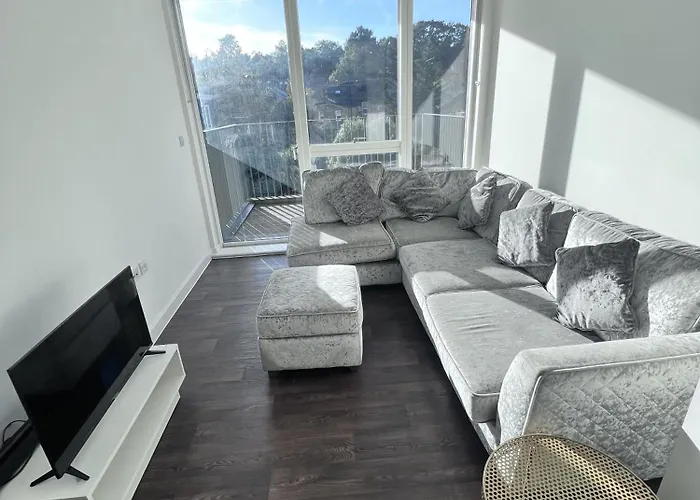 Remarkable 1-Bed Apartment In London With Balcony