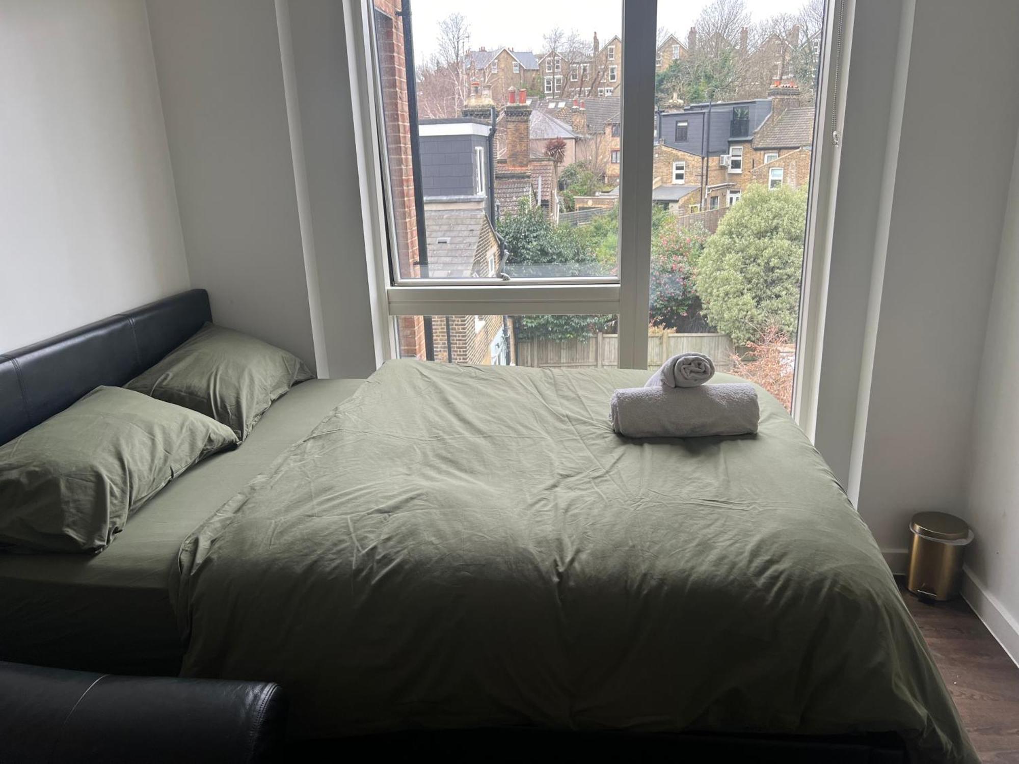 Remarkable 1-bed In With Balcony Appartamento *