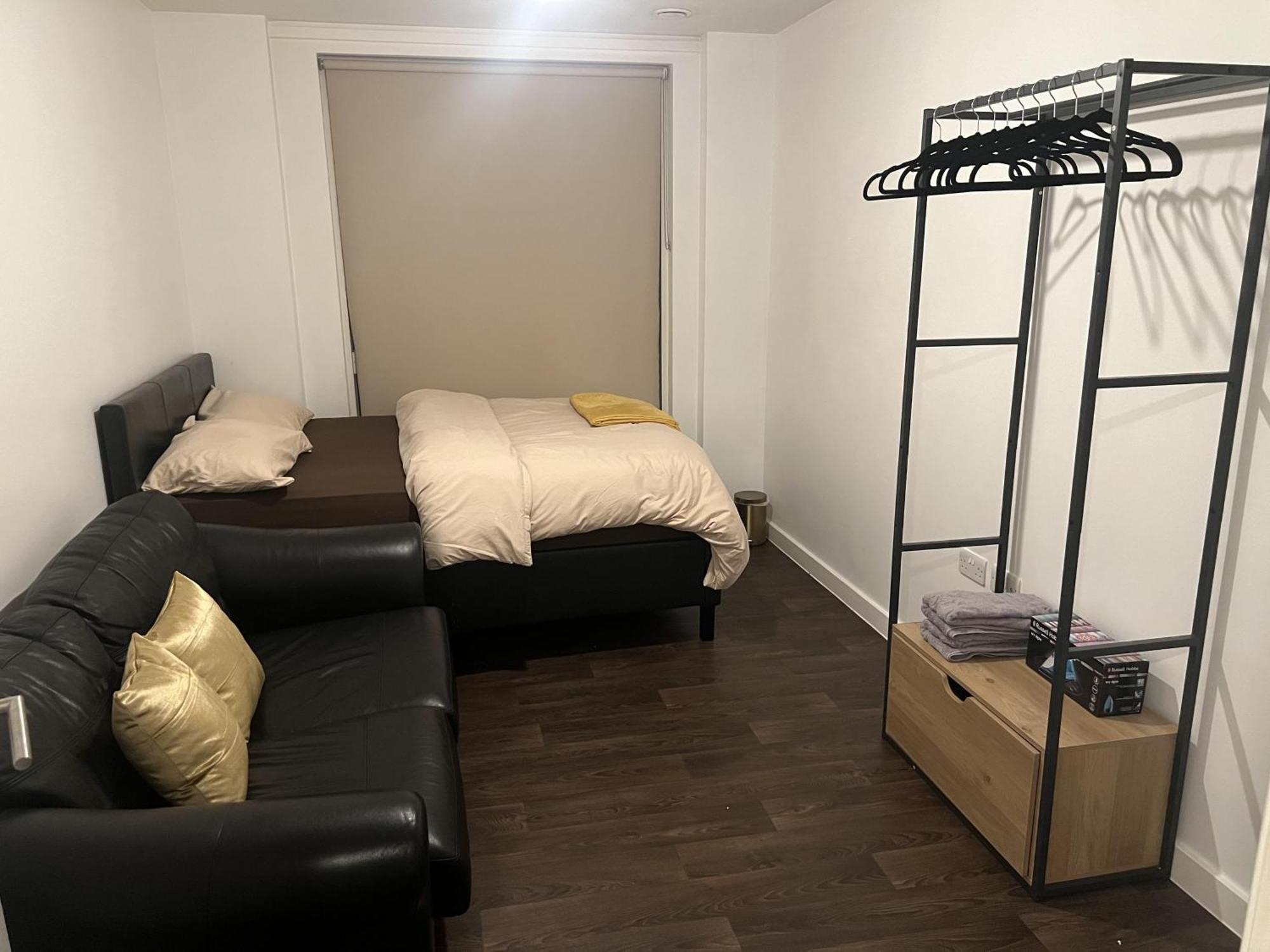 Remarkable 1-bed In With Balcony Appartamento Londra