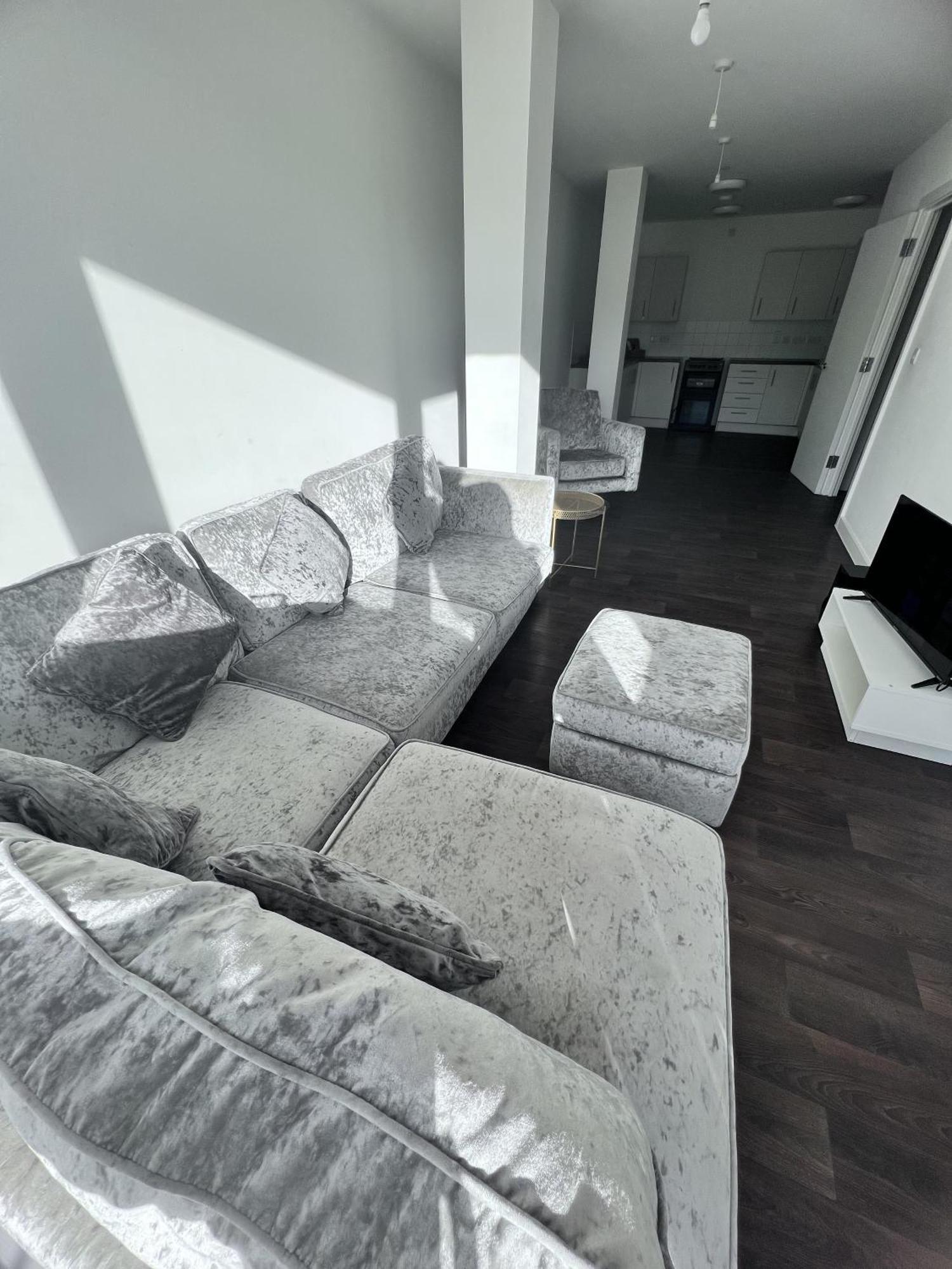 Remarkable 1-bed In With Balcony * Londra